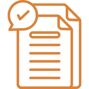 Orangefarbene Grafik: Zwei übereinanderliegende Dokumente mit Linien und Sprechblase mit Häkchen oben links.