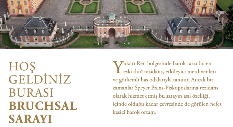 Luftaufnahme eines Schlosses mit Innenhof und Gartenanlagen; darunter Text „HOŞ GELDİNİZ BURASI BRUCHSAL SARAYI“